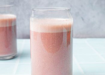 Nourishing 3 Minute Strawberry Hemp Milk