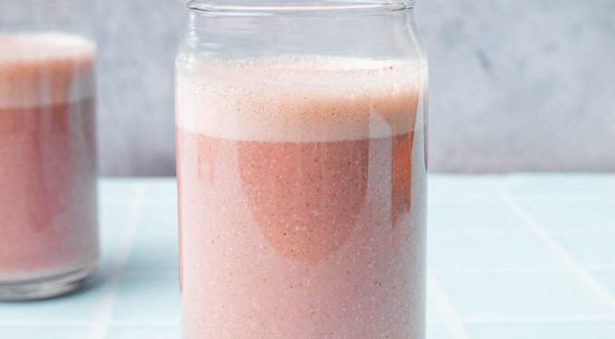 Nourishing 3 Minute Strawberry Hemp Milk