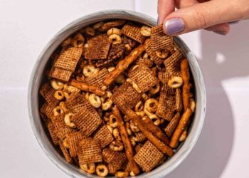 Baked Vegan Chex Mix Snack with Nutritional Yeast