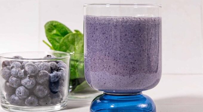 5 Minute Blueberry Spinach Smoothie (high iron)