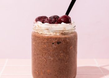 Protein-packed Black Forest Overnight Oats (20g!)