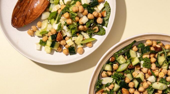 15 Minute Crunchy Chickpea Cucumber Salad