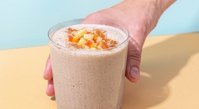 Easy + Cozy Apple Pie Smoothie (vegan)