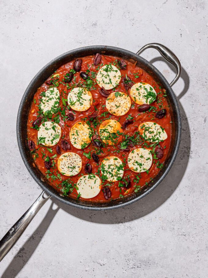 skillet with tofu shakshuka