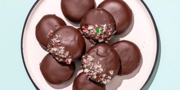 Easy Almond Flour Thin Mint Cookies (vegan!)