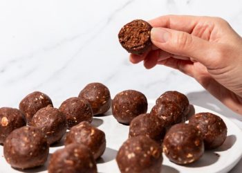 10 Minute Chocolate Protein Balls (vegan)
