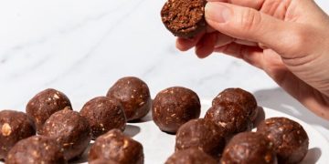 10 Minute Chocolate Protein Balls (vegan)