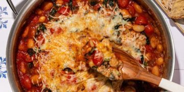 Vegan Pizza Beans Skillet with Kale