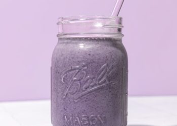 Blueberry Muffin Chickpea Smoothie (17g protein)