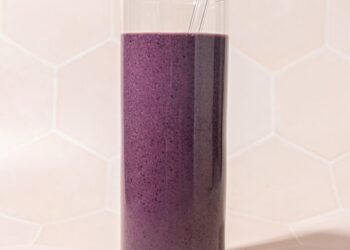 Blueberry Beet Smoothie with Ginger (10g fiber!)