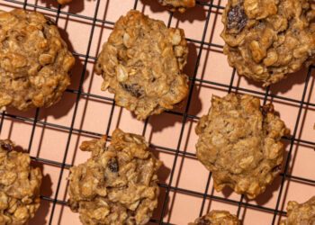 Vegan Oatmeal Raisin Cookies with Oil