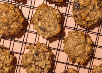 Vegan Oatmeal Raisin Cookies with Oil